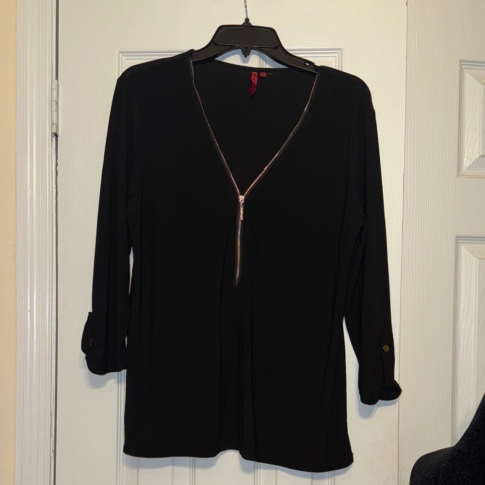 Chic Black Zippered Blouse